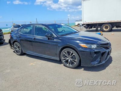 Czwarte zdjęcie samochodu z boku: 2018 TOYOTA CAMRY SE VIN:4T1B11HK6JU133725 - miniatura