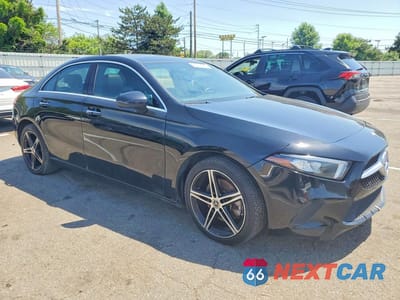 Czwarte zdjęcie samochodu z boku: 2019 MERCEDES-BENZ A 220 4MATIC VIN:WDD3G4FB4KW018130 - miniatura