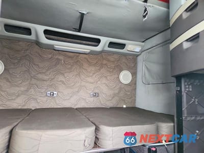 Zdjęcie 6 z 10 samochodu: 2016 VOLVO VNL SEMI TRUCK VIN:4V4NC9EHXGN945152 - miniatura