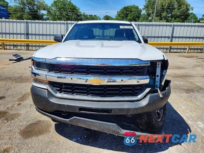 Piąte zdjęcie samochodu w środku: 2018 CHEVROLET SILVERADO K1500 VIN:1GCVKNECXJZ278580 - miniatura