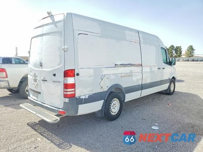 Trzecie zdjęcie samochodu z tyłu: 2011 MERCEDES BENZ SPRINTER 2500 DELIVERY VAN VIN:WD3PE8CB9B5606408 - miniatura