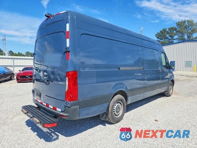 Trzecie zdjęcie samochodu z tyłu: 2019 MERCEDES BENZ SPRINTER 2500 DELIVERY VAN VIN:WD4PF1CD6KP145691 - miniatura