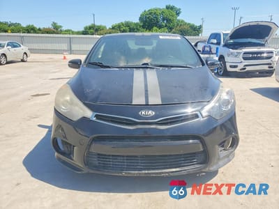 Piąte zdjęcie samochodu w środku: 2016 KIA FORTE SX VIN:KNAFZ6A38G5619984 - miniatura