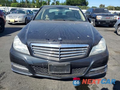 Piąte zdjęcie samochodu w środku: 2012 MERCEDES-BENZ C 250 VIN:WDDGF4HB5CR228091 - miniatura