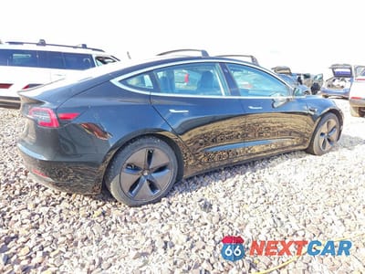 Trzecie zdjęcie samochodu z tyłu: 2018 TESLA MODEL 3 VIN:5YJ3E1EBXJF182209 - miniatura