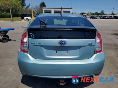 Zdjęcie 6 z 12 samochodu: 2013 TOYOTA PRIUS THREE VIN:JTDKN3DU9D1733866 - miniatura