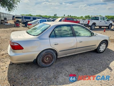 Trzecie zdjęcie samochodu z tyłu: 1998 HONDA ACCORD LX VIN:1HGCG5643WA044580 - miniatura