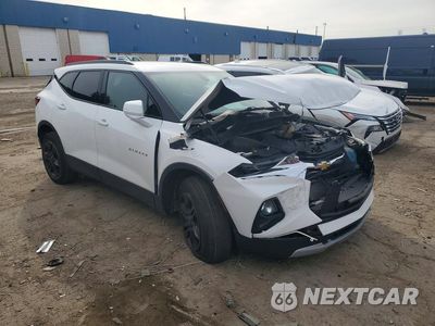 Czwarte zdjęcie samochodu z boku: 2019 CHEVROLET BLAZER 1LT VIN:3GNKBBRA4KS672821 - miniatura