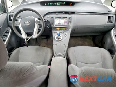 Zdjęcie 8 z 12 samochodu: 2010 TOYOTA PRIUS III VIN:JTDKN3DU8A0020376 - miniatura
