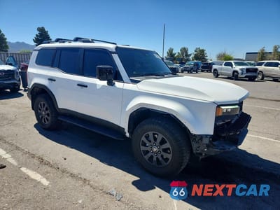 Czwarte zdjęcie samochodu z boku: 2025 TOYOTA LAND CRUISER BASE VIN:JTEABFAJ2SK046439 - miniatura