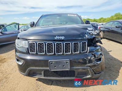 Piąte zdjęcie samochodu w środku: 2019 JEEP GRAND CHEROKEE LAREDO VIN:1C4RJFAG3KC815930 - miniatura