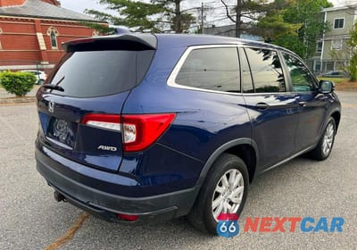 Czwarte zdjęcie samochodu z boku: 2019 HONDA PILOT LX VIN:5FNYF6H15KB089988 - miniatura