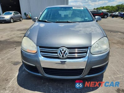 Piąte zdjęcie samochodu w środku: 2010 VOLKSWAGEN JETTA S VIN:3VWJX7AJ9AM102537 - miniatura