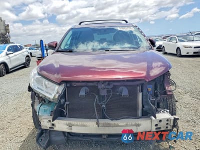 Piąte zdjęcie samochodu w środku: 2018 TOYOTA HIGHLANDER XLE VIN:5TDKZRFHXJS281108 - miniatura