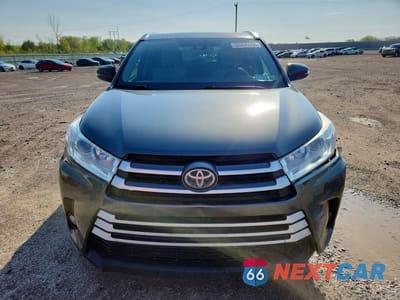 Piąte zdjęcie samochodu w środku: 2017 TOYOTA HIGHLANDER XLE VIN:5TDJZRFH7HS401601 - miniatura