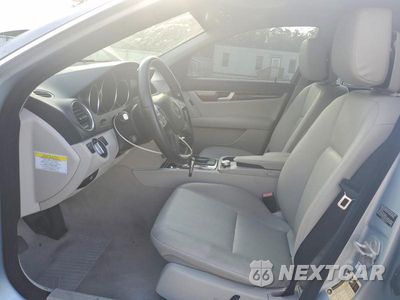 Zdjęcie 7 z 13 samochodu: 2013 MERCEDES-BENZ C 250 VIN:WDDGF4HB6DR264664 - miniatura