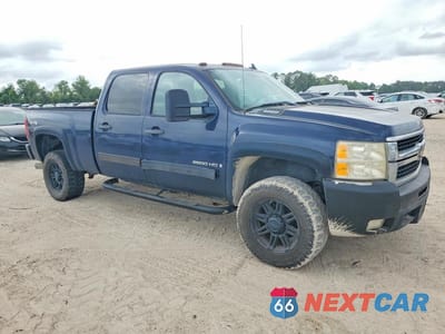 Czwarte zdjęcie samochodu z boku: 2009 CHEVROLET SILVERADO K2500 HEAVY DUTY LT VIN:1GCHK53669F122768 - miniatura