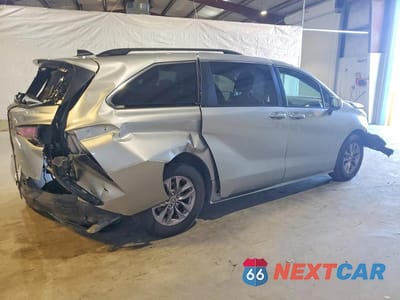 Trzecie zdjęcie samochodu z tyłu: 2021 TOYOTA SIENNA LE VIN:5TDKRKEC9MS067003 - miniatura