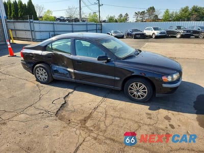 Czwarte zdjęcie samochodu z boku: 2004 VOLVO S60 VIN:YV1RS61T042326379 - miniatura