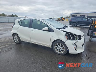 Czwarte zdjęcie samochodu z boku: 2015 TOYOTA PRIUS C THREE VIN:JTDKDTB34F1112065 - miniatura