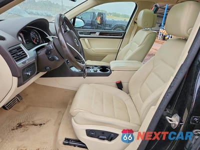 Zdjęcie 7 z 12 samochodu: 2017 VOLKSWAGEN TOUAREG EXECUTIVE VIN:WVGGF7BP5HD004982 - miniatura