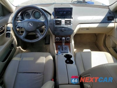 Zdjęcie 8 z 12 samochodu: 2010 MERCEDES-BENZ C 300 VIN:WDDGF5EB2AF360721 - miniatura