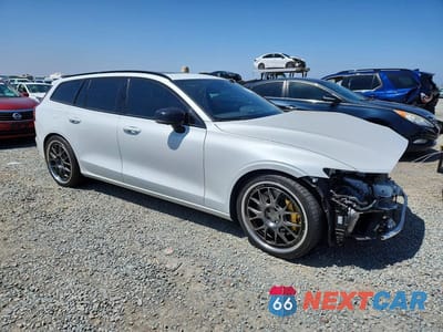 Czwarte zdjęcie samochodu z boku: 2025 VOLVO V60 POLESTAR ENGINEERED VIN:YV1H60EP6S1642057 - miniatura