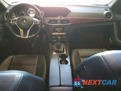 Zdjęcie 8 z 12 samochodu: 2012 MERCEDES-BENZ C 250 VIN:WDDGF4HB0CR218665 - miniatura