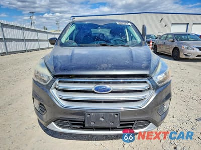 Piąte zdjęcie samochodu w środku: 2017 FORD ESCAPE SE VIN:1FMCU0GD5HUE04356 - miniatura