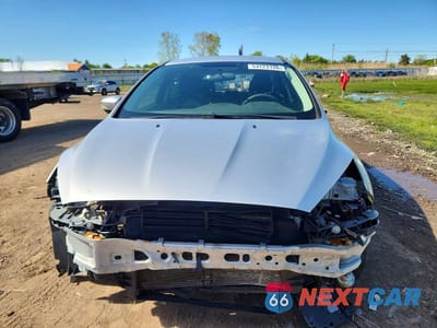 Piąte zdjęcie samochodu w środku: 2016 FORD FOCUS SE VIN:1FADP3K20GL338168 - miniatura