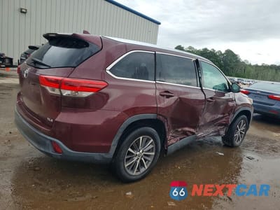 Trzecie zdjęcie samochodu z tyłu: 2019 TOYOTA HIGHLANDER XLE VIN:5TDKZRFH1KS320850 - miniatura