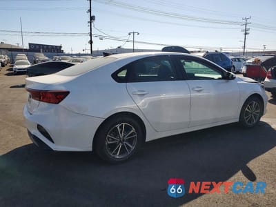 Trzecie zdjęcie samochodu z tyłu: 2024 KIA FORTE LXS VIN:3KPF24AD6RE725460 - miniatura