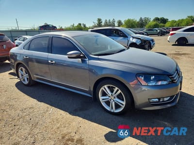 Czwarte zdjęcie samochodu z boku: 2014 VOLKSWAGEN PASSAT SEL VIN:1VWCN7A38EC010178 - miniatura