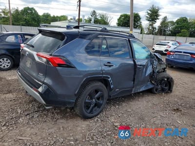 Trzecie zdjęcie samochodu z tyłu: 2021 TOYOTA RAV4 XSE VIN:2T3E6RFV4MW002332 - miniatura