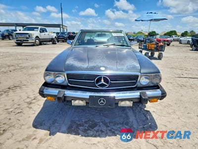 Piąte zdjęcie samochodu w środku: 1985 MERCEDES-BENZ 380 SL VIN:WDBBA45C1FA024213 - miniatura