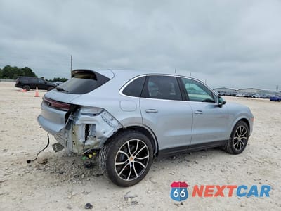Trzecie zdjęcie samochodu z tyłu: 2025 PORSCHE CAYENNE VIN:WP1AA2AY3SDA02305 - miniatura