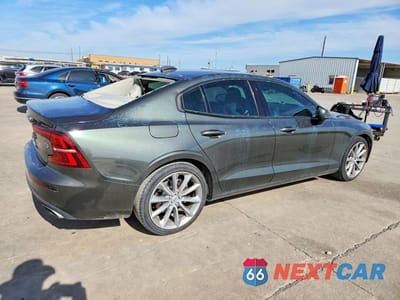 Trzecie zdjęcie samochodu z tyłu: 2020 VOLVO S60 T5 MOMENTUM VIN:7JR102FK1LG067079 - miniatura