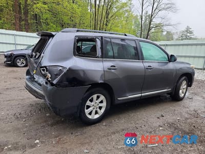 Trzecie zdjęcie samochodu z tyłu: 2011 TOYOTA HIGHLANDER BASE VIN:5TDBK3EH3BS086374 - miniatura
