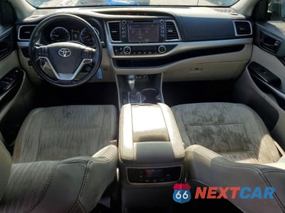 Zdjęcie 8 z 13 samochodu: 2019 TOYOTA HIGHLANDER LE PLUS VIN:5TDZZRFH1KS333290 - miniatura