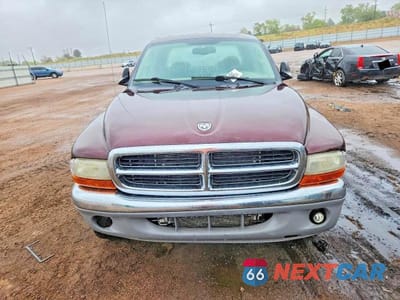 Piąte zdjęcie samochodu w środku: 2004 DODGE DAKOTA QUAD SLT VIN:1D7HG48NX4S556273 - miniatura