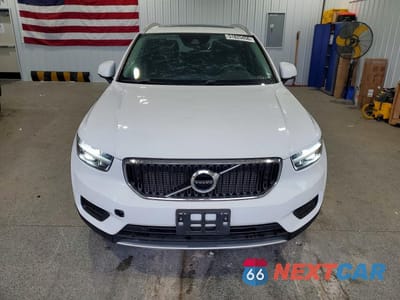 Piąte zdjęcie samochodu w środku: 2020 VOLVO XC40 T5 MOMENTUM VIN:YV4162UK2L2204086 - miniatura