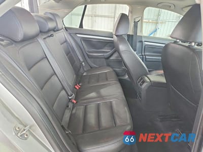 Zdjęcie 10 z 12 samochodu: 2010 VOLKSWAGEN JETTA SE VIN:3VWRX7AJ9AM164541 - miniatura