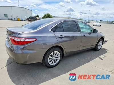Trzecie zdjęcie samochodu z tyłu: 2017 TOYOTA CAMRY LE VIN:4T1BF1FK1HU712121 - miniatura