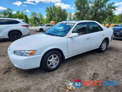1998 TOYOTA CAMRY LE 4T1BG22K1WU826156 - główne zdjęcie licytacji z USA - miniatura