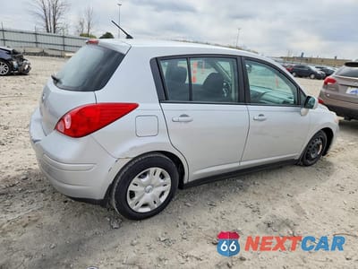 Trzecie zdjęcie samochodu z tyłu: 2010 NISS VERSA 1.8 S VIN:3N1BC1CP0AL439057 - miniatura