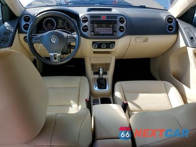Zdjęcie 8 z 13 samochodu: 2011 VOLKSWAGEN TIGUAN S VIN:WVGAV7AX0BW503002 - miniatura