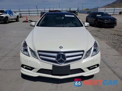 Piąte zdjęcie samochodu w środku: 2011 MERCEDES-BENZ E 550 VIN:WDDKJ7CBXBF092168 - miniatura