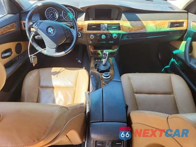 Zdjęcie 8 z 12 samochodu: 2008 BMW 528 I VIN:WBANU53548CT07189 - miniatura