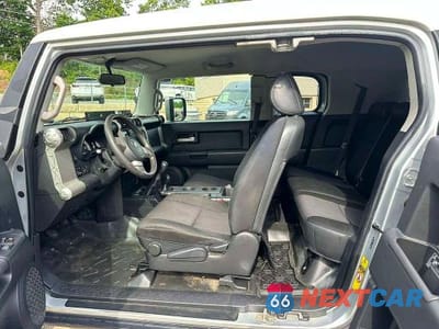 Zdjęcie 6 z 10 samochodu: 2007 TOYOTA FJ CRUISER BASE VIN:JTEBU11F470062514 - miniatura