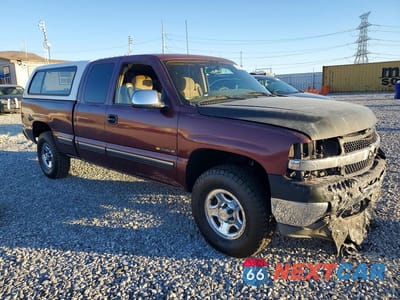 Czwarte zdjęcie samochodu z boku: 1999 CHEVROLET SILVERADO C1500 VIN:2GCEC19T5X1166092 - miniatura